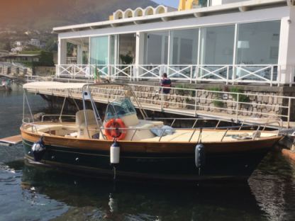 Location Bateau à moteur Aprea Gozzo 7.5 Mt Ischia Porto