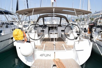 Hire Sailboat JEANNEAU SUN ODYSSEY 519 Brač