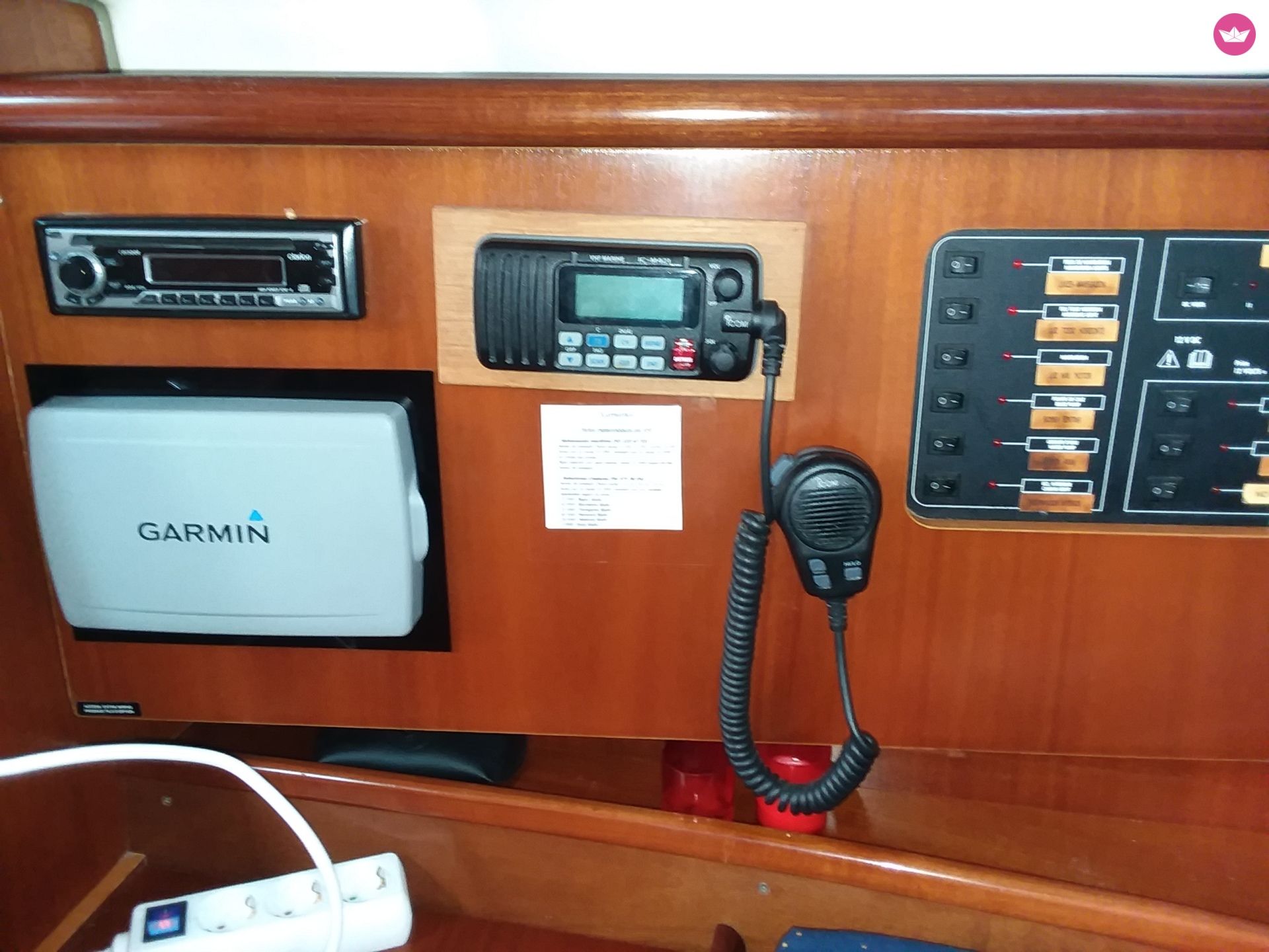 Sailboat Beneteau Oceanis Clipper 331 for hire