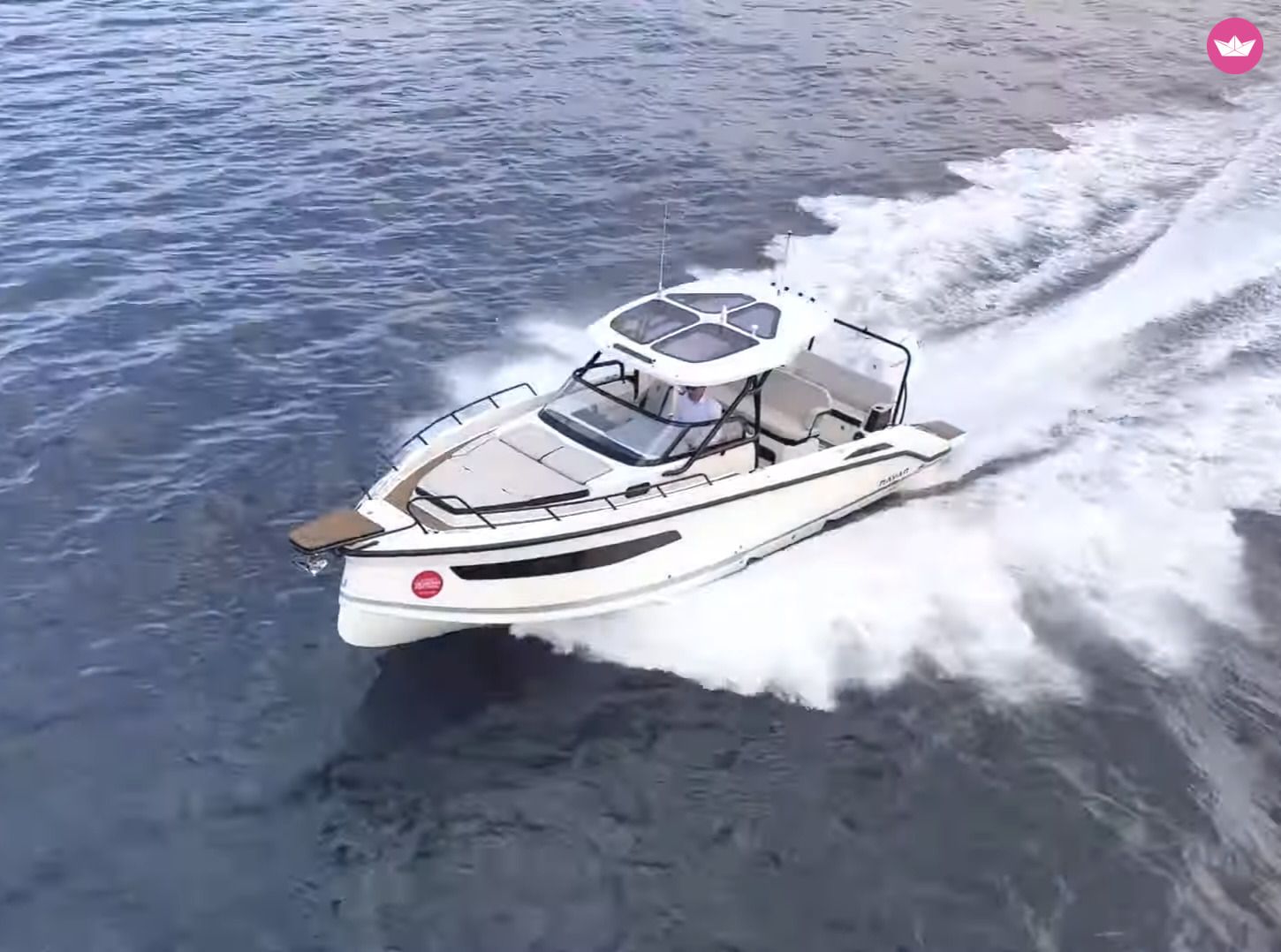 Bateau à moteur Navan S30 350cv 8
