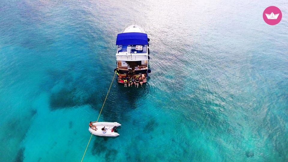 Motorboat Wave Runner 50  