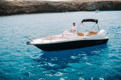 Alugue este iate para conhecer Menorca e suas prai