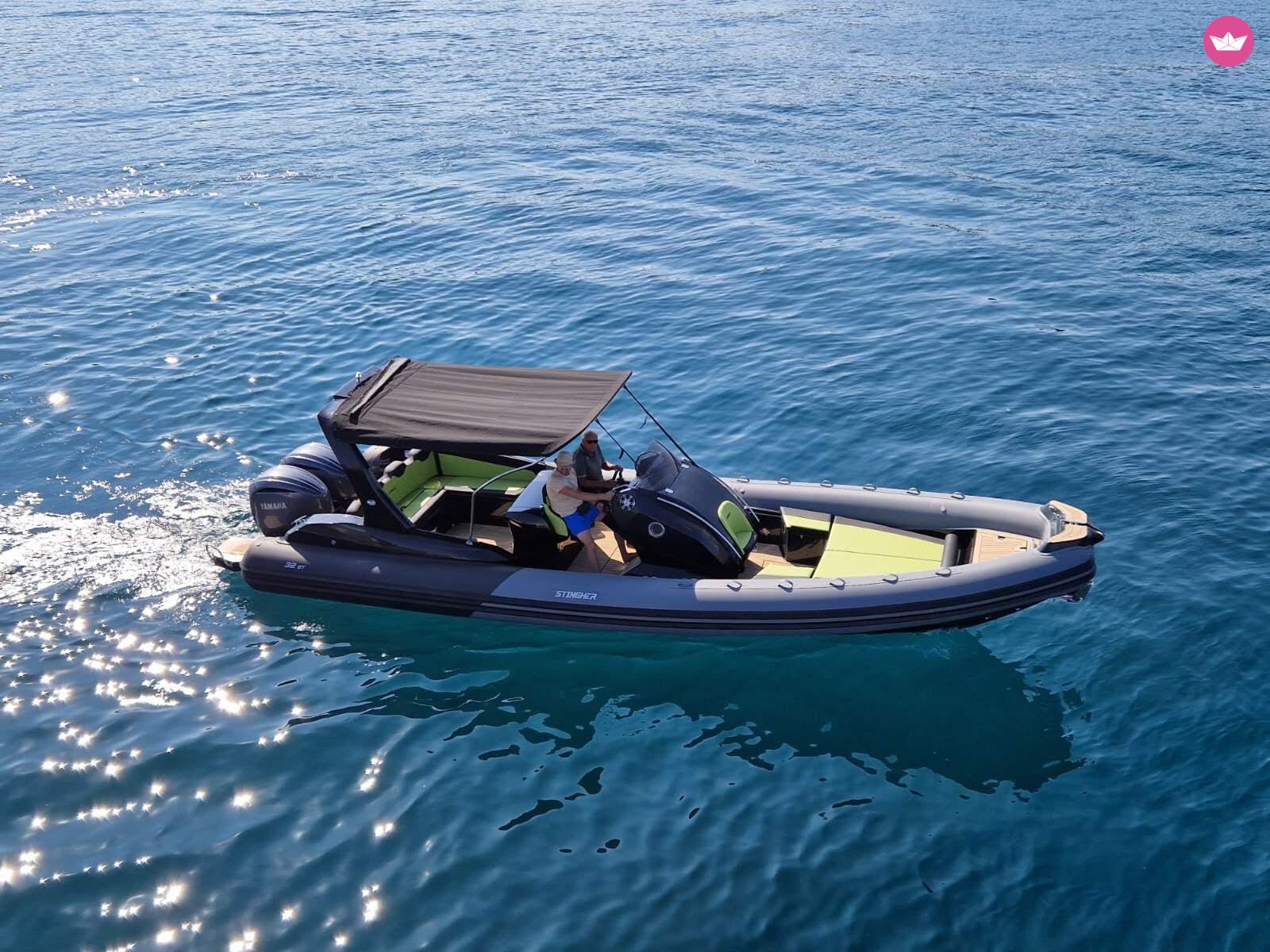 Semi-rigide STINGHER 32GT 600cv 3