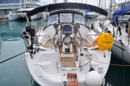 Charter Sailboat Bavaria 33 Cruiser Kaštela
