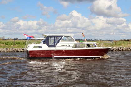 Charter Houseboat Tjeukemeer 900 Terherne