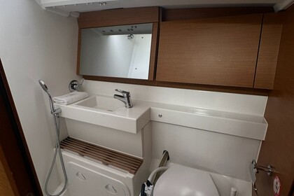Hyra båt Segelbåt Jeanneau Sun Odyssey 440 - 4 cab. Split