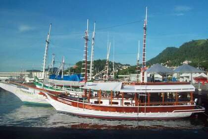 Hyra båt Guletbåt custom schooner Angra dos Reis