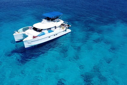 Välkommen till katamaran med skeppare på vackra Seychellerna