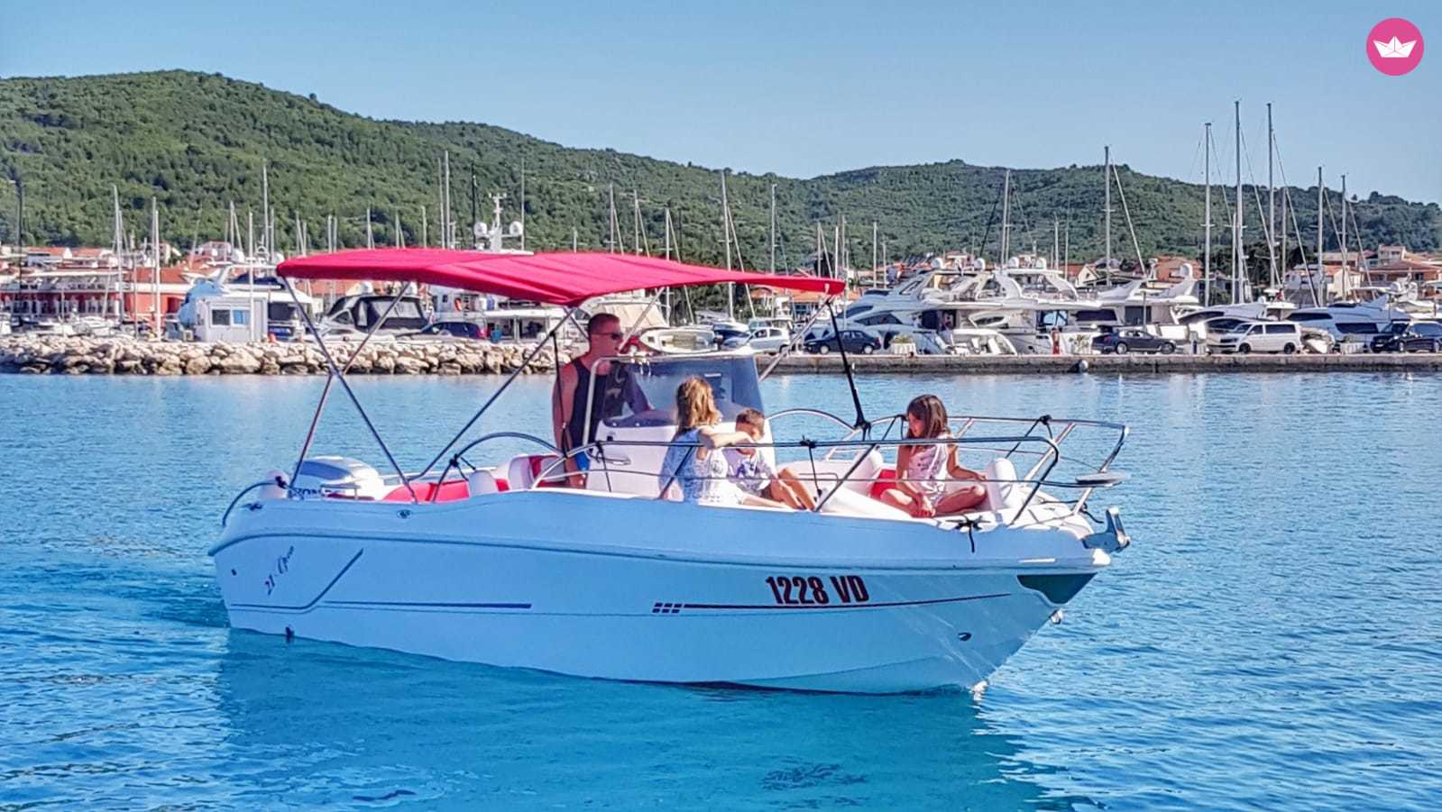 Motorboat Blueline 21 Open for hire