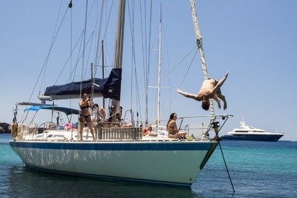 BATEAU PARTAGÉ AUTOUR DES ÎLES DE LA MER IONIENNE.