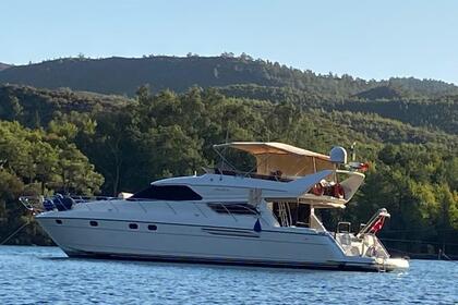 Luxury Motoryacht with a capacity of 6 people