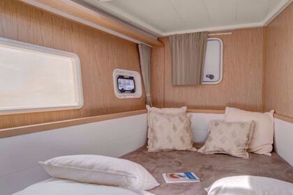 Charter Catamaran Lagoon-Bénéteau Lagoon 400 - 4 + 2 cab. Pomer