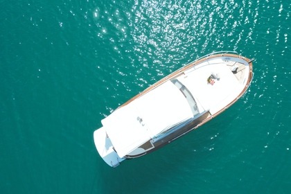 Gozzo sorrentino planante cabinato