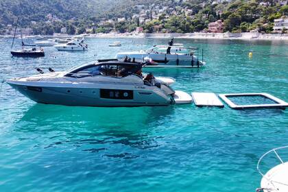 Location Bateau à moteur Cranchi M44 Saint-Tropez