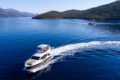 Motor Jacht Sealine F430 in Dubrovnik