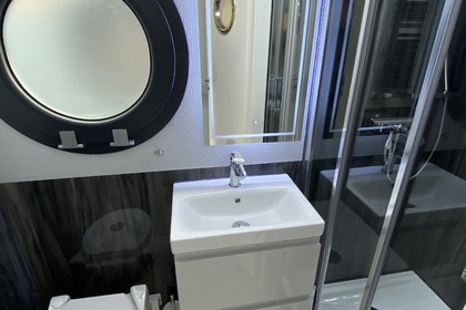 Rent this boat without a license and get to know M