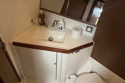 OCEANIS 46.1 (with A/C and GENERATOR)