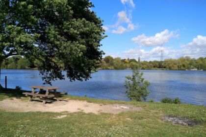 sailboat for a day trip on the river Erdre at 6, or a weekend at 4, no permit required