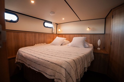Charter Motorboat Linssen 35 SL AC Sneek