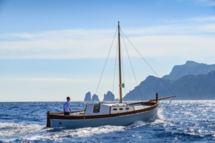 Hire Motorboat Aprea A.C.L. Gozzo G10 Sorrento