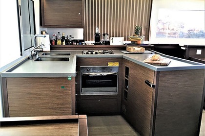 CATAMARÁN LAGOON 450F LUX/CHEF Y LIMPIEZA