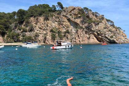 Navegue em um barco clássico de madeira pela Costa do Garraf – Skipper, combustível e extras incluídos