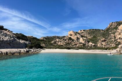BOAT WITHOUT A LICENSE FOR THE MADDALENA ARCHIPELAGO AND CORSICA
