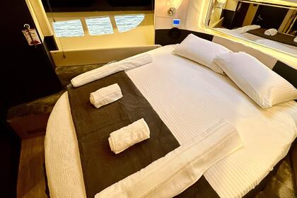 Cabin Motor Yacht for Rent in the Bays of Fethiye Göcek