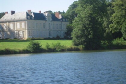 sailboat for a day trip on the river Erdre at 6, or a weekend at 4, no permit required