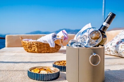 Charter Gulet wide  ( lili ) luxury ( lili ) Bodrum