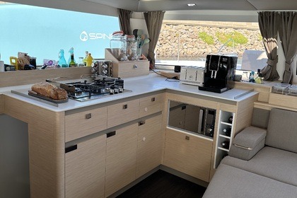 ?? Dream Cruise to the Grenadines and/or Dominica Catamaran IA Orana Experience a unique journey aboard our high-end catamaran, combining comfort and tropical adventure.