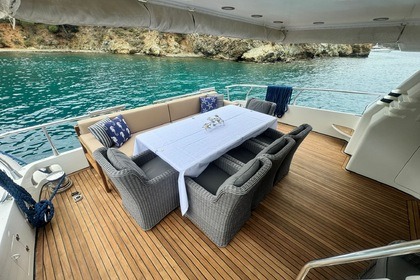 Luxury Motor yacht with a capacity of 10 people