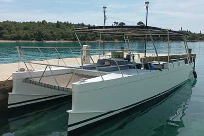 Miete Motorboot HOURLY & DAILY rentals Catamaran Rovinj