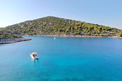 Charter Motorboat Atlantic Marine Sun Cruiser 690 Tribunj