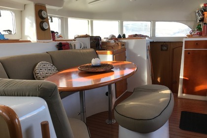 Lagoon 380 z Milazzo (Sycylia): sen Liparyjski