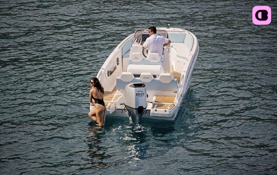 Bateau à moteur Ayros XC 150cv 3