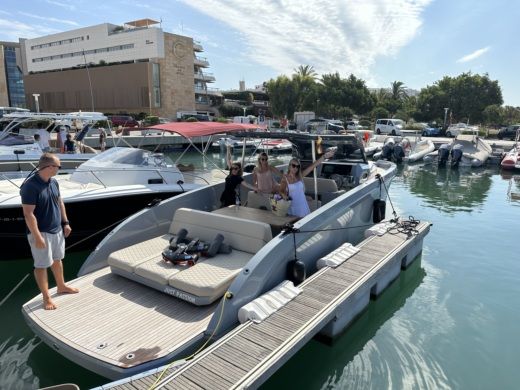 Ibiza Motorboat Rand Escape 30 alt tag text