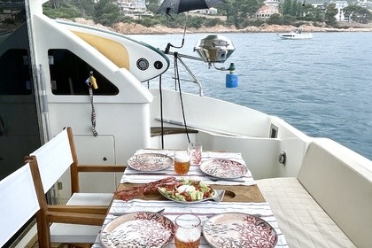 Charter Motorboat Astondoa 43 Fly El Masnou