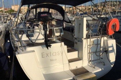 Location Voilier Beneteau Oceanis 40 Port-Saint-Louis-du-Rhône