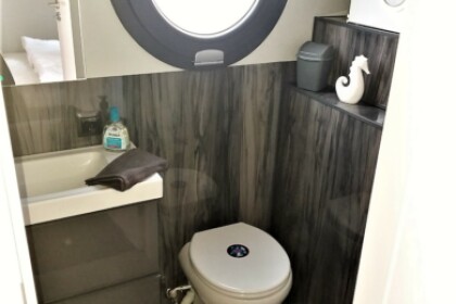 Hausboot boat without a licesne in Marina Wolfsbru