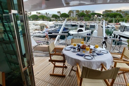 San Lorenzo 57 flybridge motor yacht