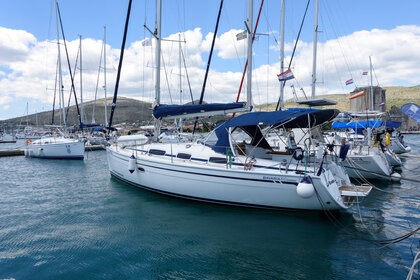 Rental Sailboat Bavaria 34 Cruiser Trogir