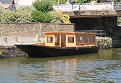 Location Péniche Max Panier Toue Cabanée Messac