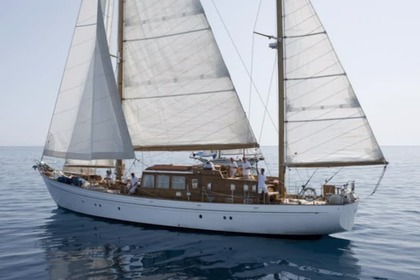 Rental Sailboat VIUDES  LAURENT GILES KETCH BERMUDIEN Sète