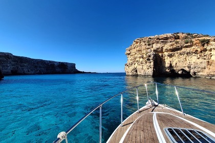 Hyra båt Motorbåt Private Boat charters Malta
