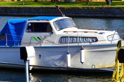 Charter Houseboat Albin 25 Motala