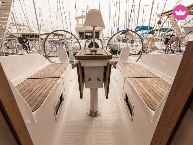 Sailboat Bavaria 37 Cruiser  