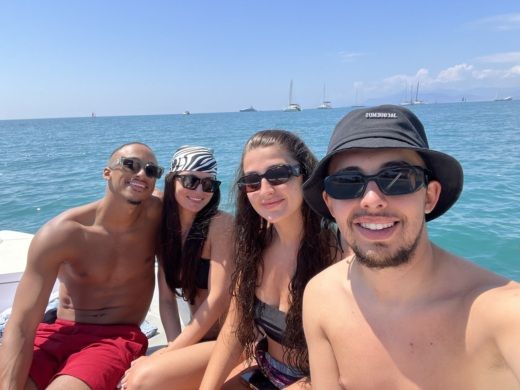 Сен-Лоран-дю-Вар Without license Karel V160 alt tag text