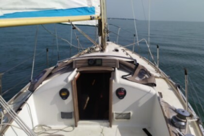 Rental Sailboat Wauquiez CENTURION 32 Arzal