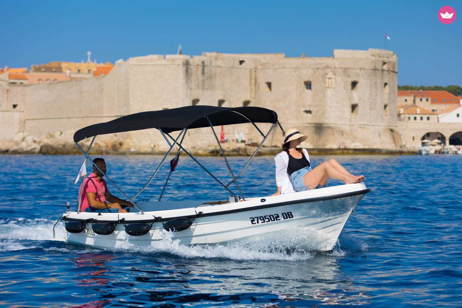 Bateau sans permis The Ultimate Luxury private boat without skipper 8cv 3